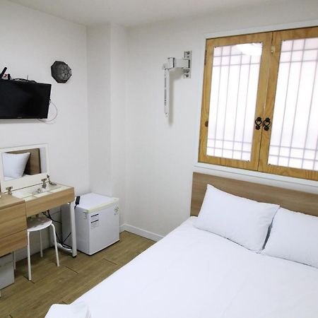 Hotel Golden Park Myeongdong Seoul Exterior photo