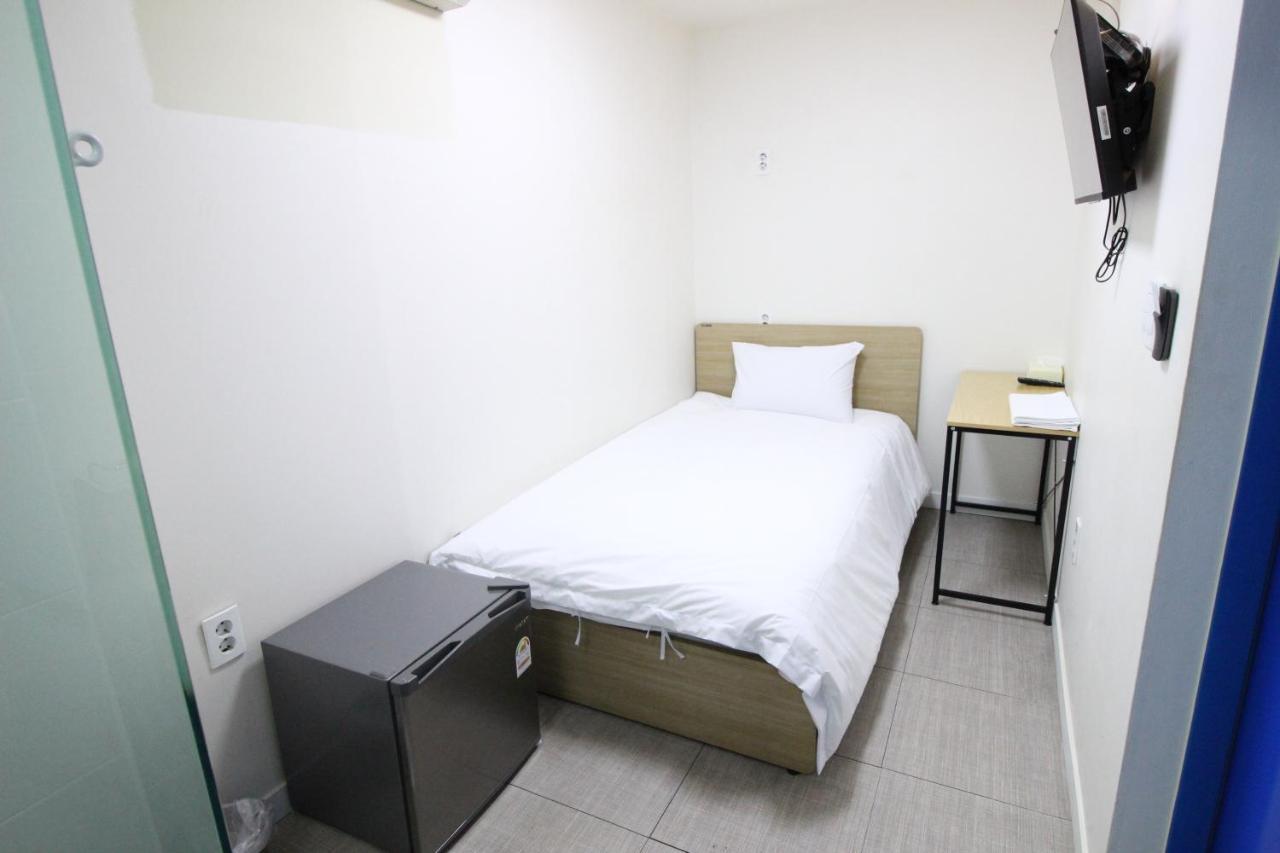 Hotel Golden Park Myeongdong Seoul Exterior photo